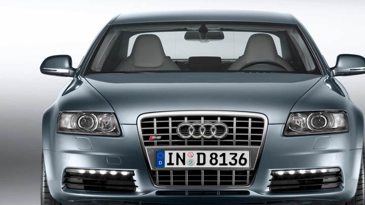 Front Pose Of 2009 Audi S6 In Grey